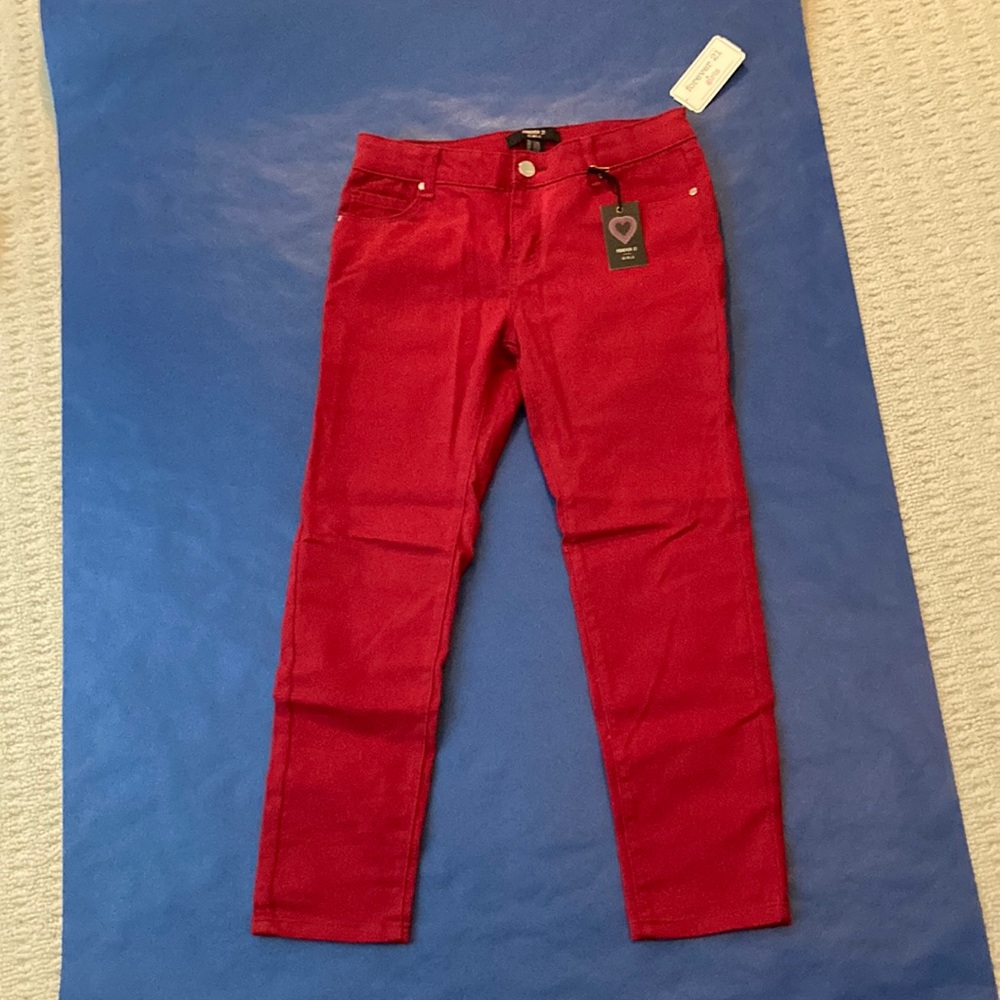 • Skinny maroon pants •